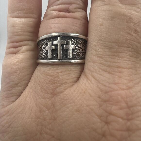 Size 8 Sterling 10mm wide 3 Crosses Calvary Cross of Jesus Ring 925 Men/Women - Picture 10 of 10